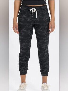 VUORI Performance Joggers Crop Sweatpants Camo Black Gray XS EUC